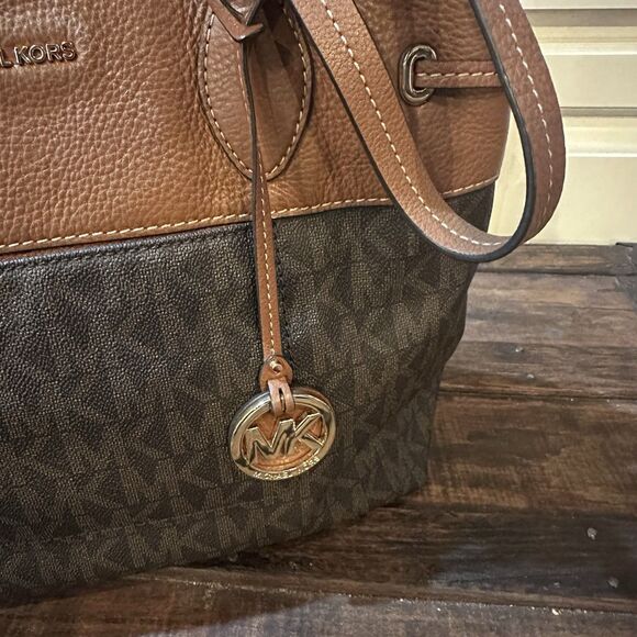 MICHAEL KORS Marina North Drawstring Tote Shoulder Bag Signature - Picture 3 of 13